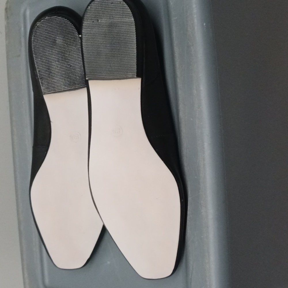 SHOES - Picture 5 of 6